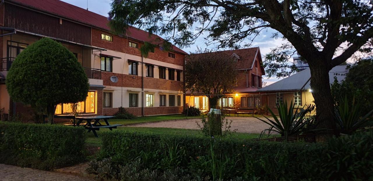 Lovasoa 4C Hotel Antsirabe Eksteriør billede